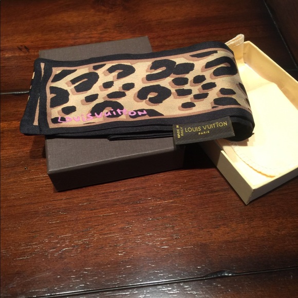 SOLD !!!!!!! New LOUIS VUITTON bandeau leopard ! - Picture 6 of 8